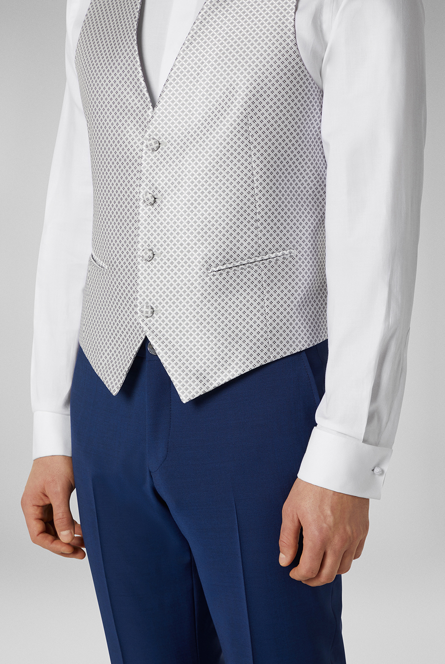 Gilet in satin della linea Cerimonia con allacciatura a quattro bottoni | Pal Zileri